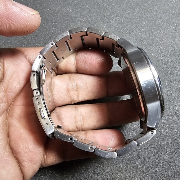 Guess Steel Mens Quartz Watch Silver Tone Working U0075G3 Cracked Crystal shows - Picture 7 of 12